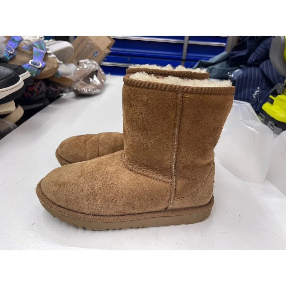 UGG Classic Short II Chestnut Brown Suede Sheepskin Boots Kids Size 3 1017703K